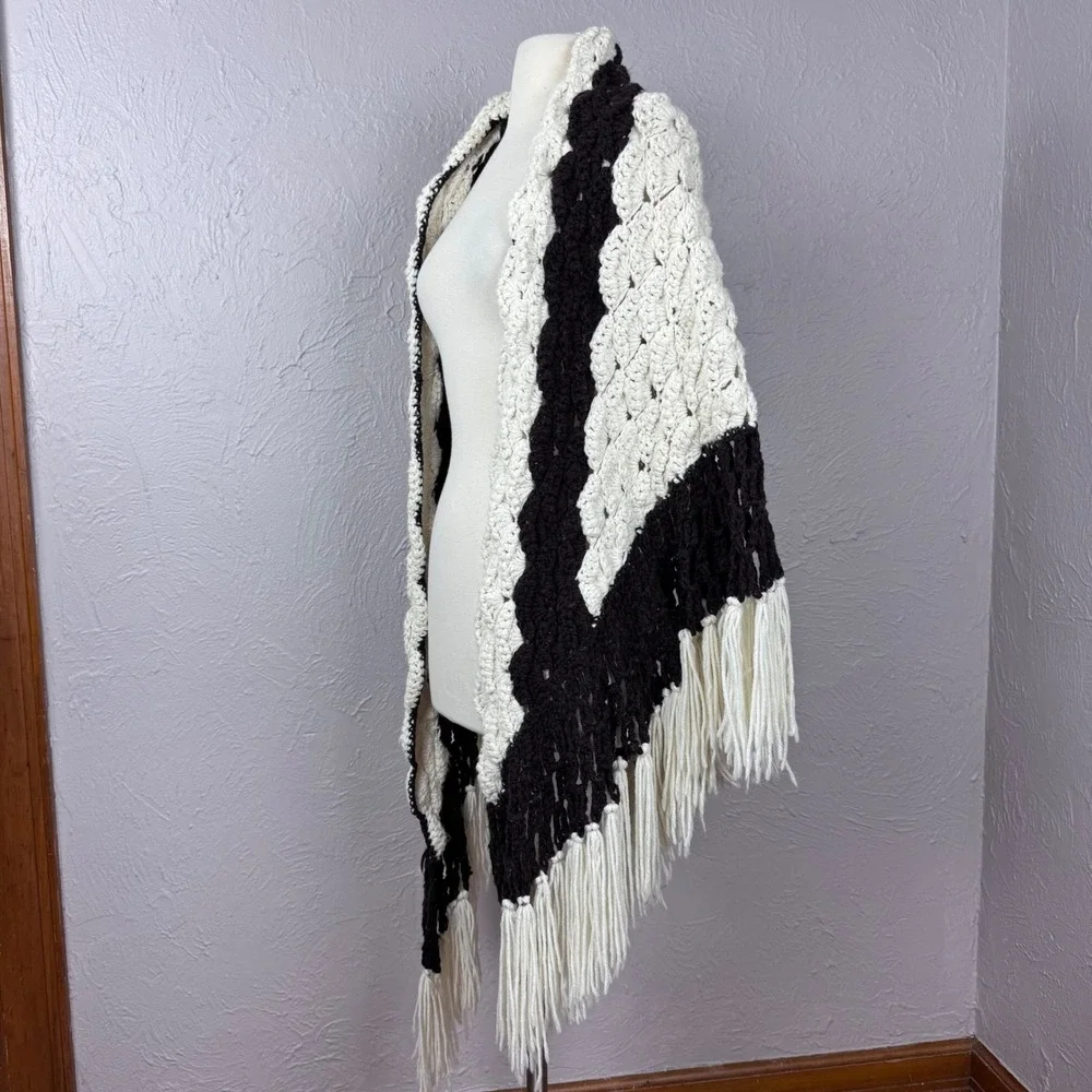 Vintage 70s 80s Brown and ivory crochet knit shawl wrap with fringe grandmacore